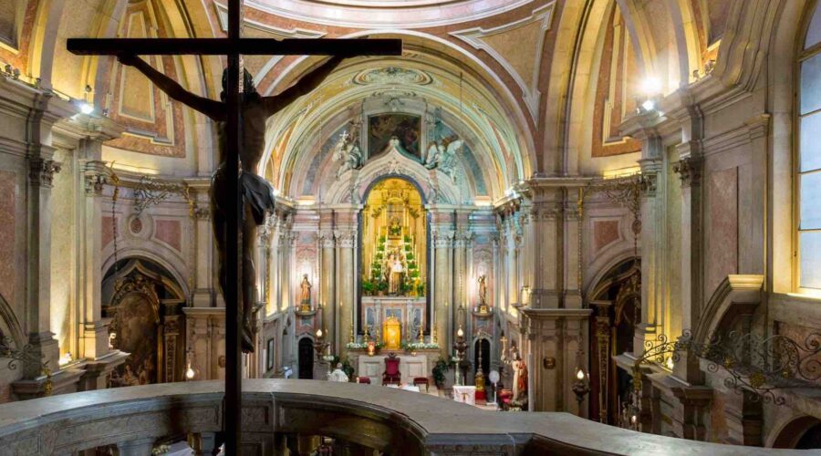 nave st. anthony church lisbon portugal