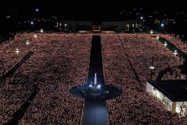 fatima candlelist procession france pilgrimage tour