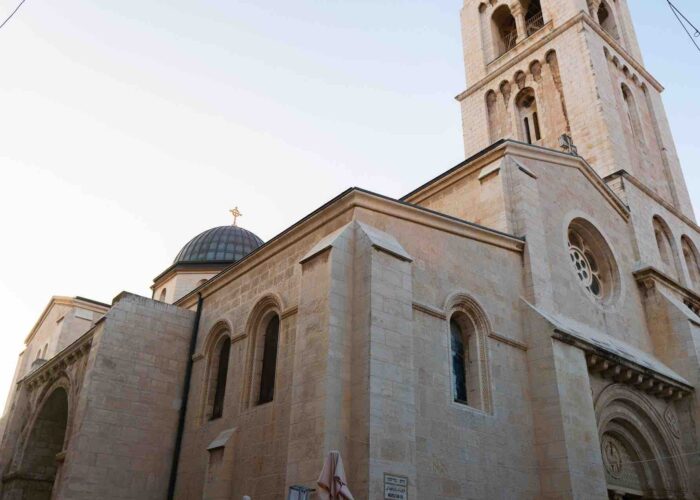holy sepulchre outside on pilgrimage tour