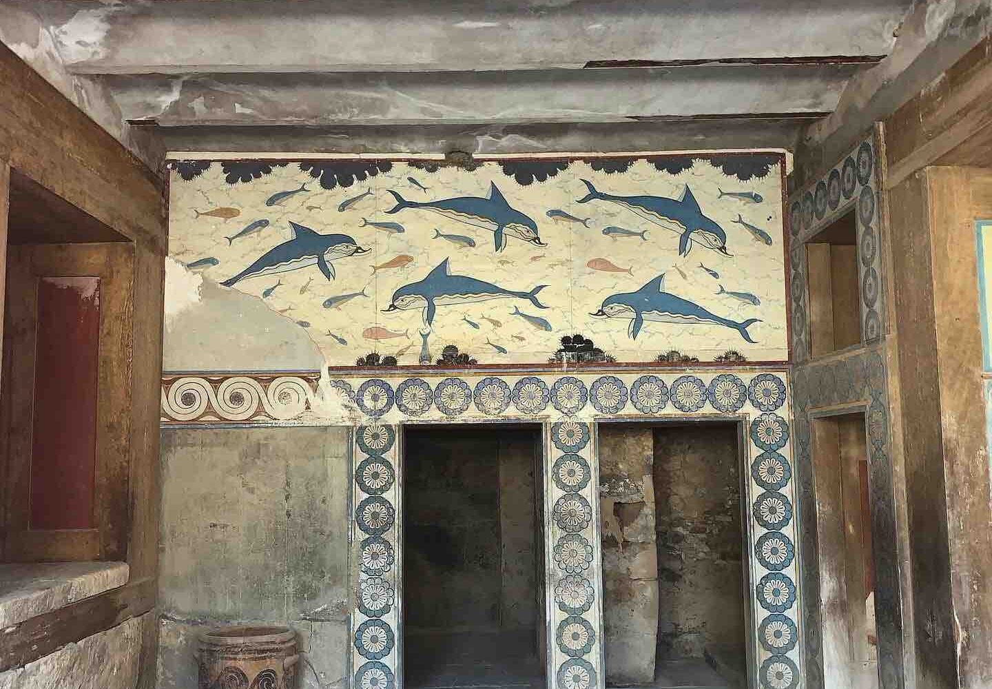 Queens room of the dolphins Knossos pilgrimage tour