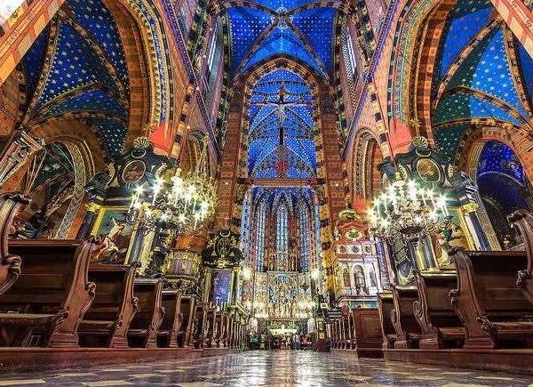 st. mary basilica krakow poland interior pilgrimage tour