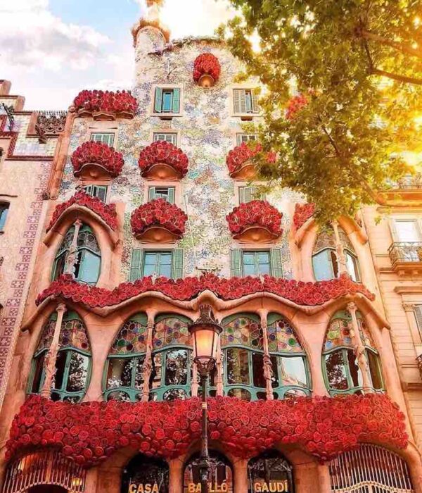 Guadi building in Barcelona food and faith pilgrimage