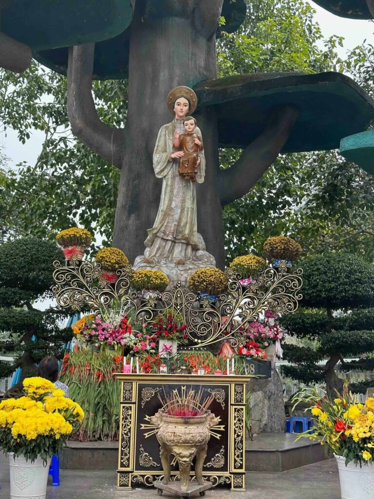 our lady of la vang statue