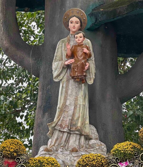 statue of our lady of lavang vietnam