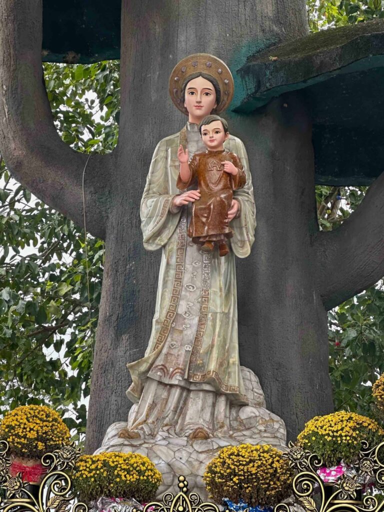 statue of our lady of lavang vietnam